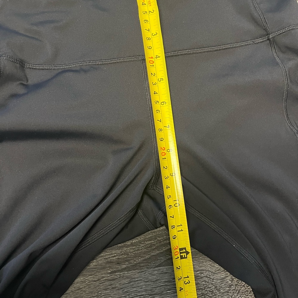 Lululemon Classic Solid Black Cropped Leggings Si… - image 5